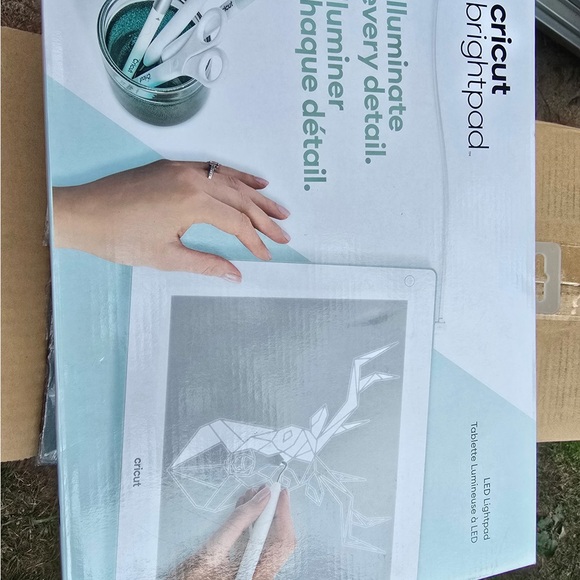 Cricut BrightPad LED Tracing Tool in White - Picture 1 of 1